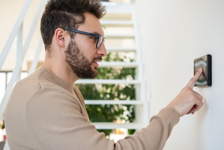 man using thermostat
